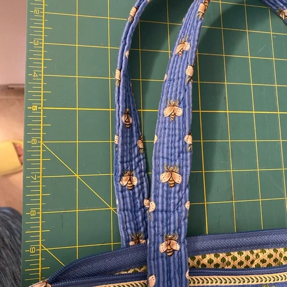 Vera Bradley Shoulder Bag - Picture 8 of 9